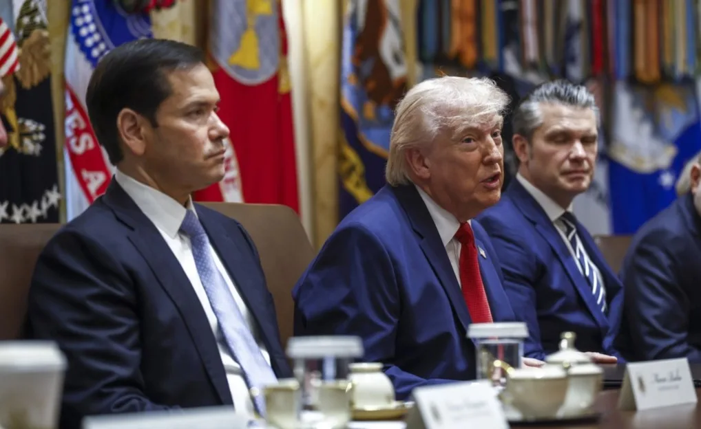 Trump bromea con presentarse a las elecciones en Venezuela contra Delcy Rodríguez